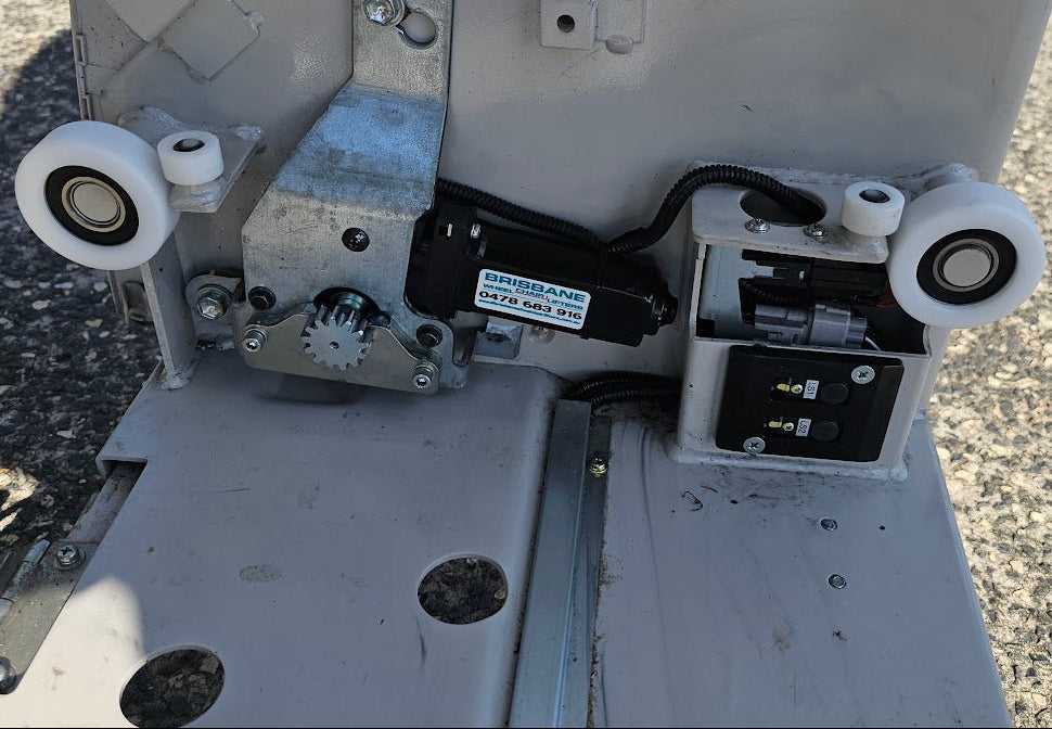 2005 to 2016 Toyota Hiace Deck Motor