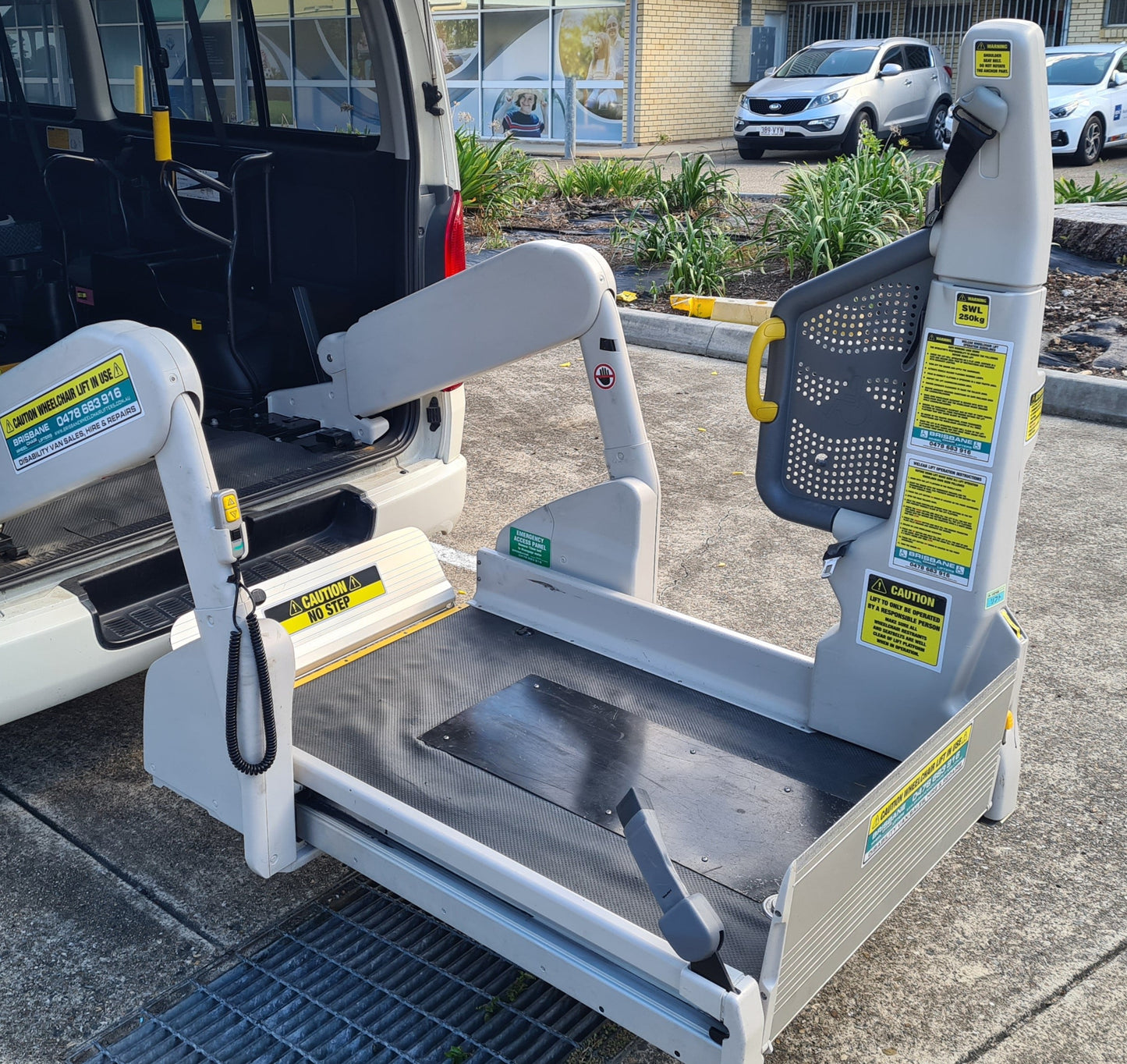 Toyota Hiace Welcab Roll Stop Mechanism